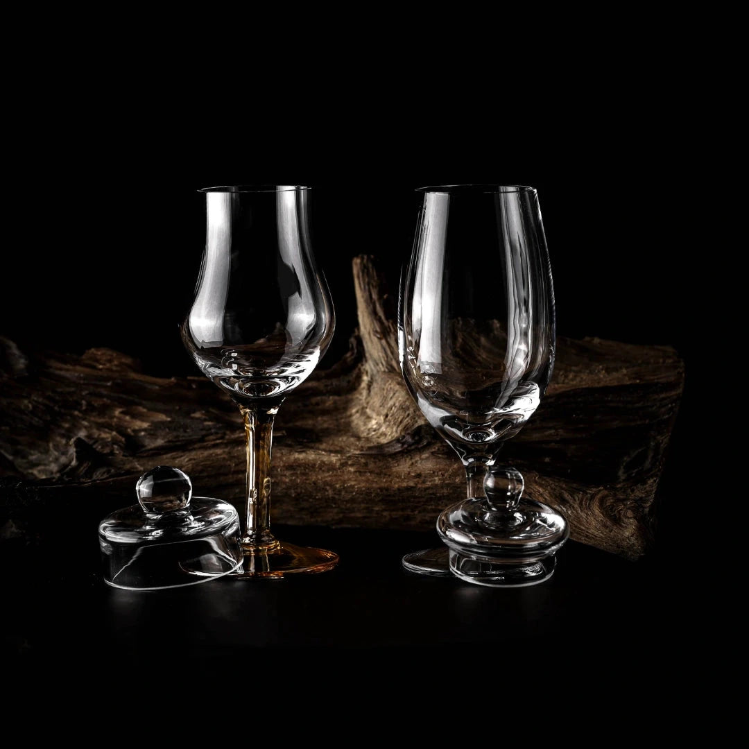 Amber Tasting Box – 2 handgemaakte whiskyglazen met deksels – Amber Glass by Mood Company