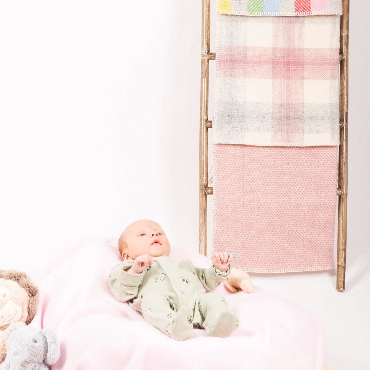 MoodCompanyNL - Babydekentje Meadow Oud Roze - 68x73 - Nieuw Wol - Tweedmill UK - 5060674571751