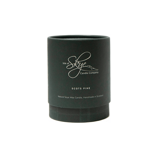 MoodCompanyNL - Geurkaars Dennengeur (Scots Pine) Groot - 45 uur - Sojawas - Isle of Skye Candle - 6151210453422