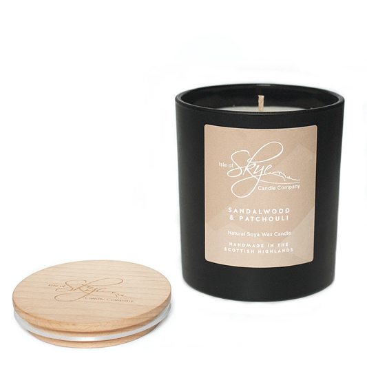 MoodCompanyNL - Geurkaars Sandelhout (Sandalwood and Patchouli) Large - 45 uur - Sojawas - Isle of Skye Candle - 5060346381305