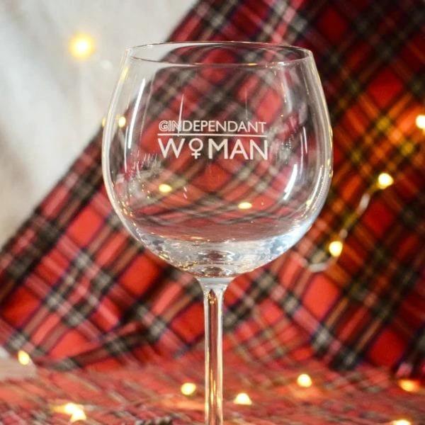 Gin glas Jura Gegraveerd met GINdependant woman - Geschenkverpakking - Glencairn Crystal Scotland by MoodCompanyNL