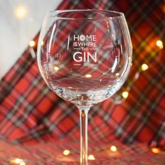 Gin glas Jura Gegraveerd met Home is where the … - Geschenkverpakking - Glencairn Crystal Scotland by MoodCompanyNL