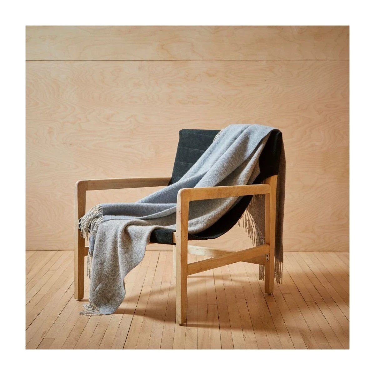 Plaid Dartmoor Blauw en Grijs (Blue Mist) -voor en achterzijde verschillend - 150x183 - Nieuw Wol - Tweedmill UK by MoodCompanyNL