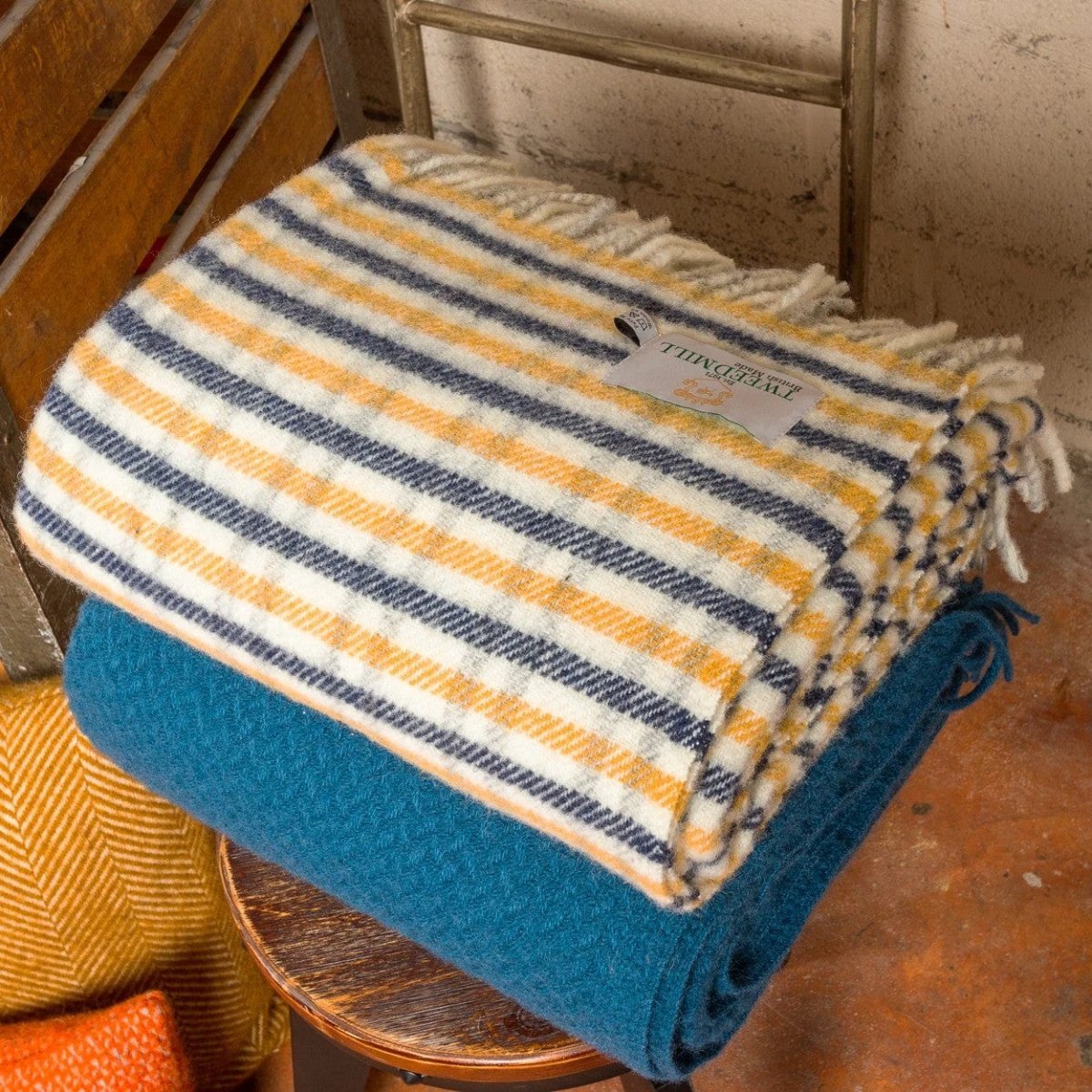 Plaid Lifestyle Blauw (Navy) - 150x183 - Nieuw Wol - Tweedmill UK by MoodCompanyNL