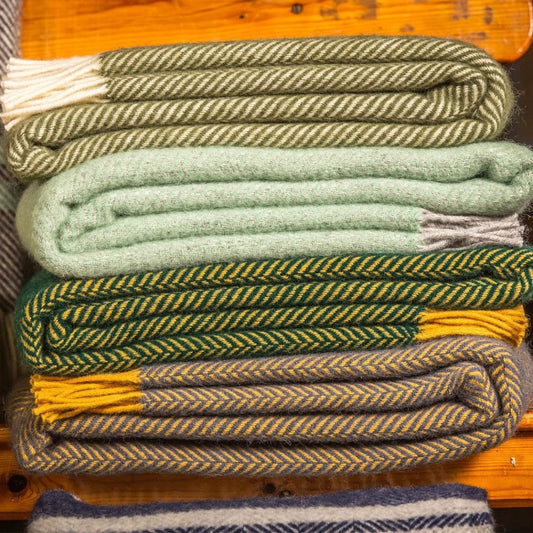 Plaid Visgraat Blauw en Mosterd geel - 150x183 - Nieuw Wol - Tweedmill UK by MoodCompanyNL