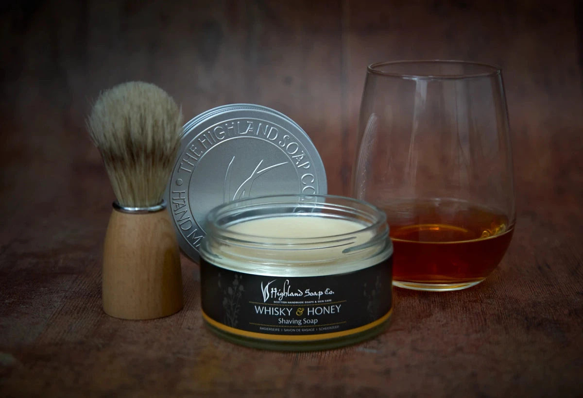Whisky & Honey – Warm & Zoet - Scheerzeep 175ml (exclusief kwast) by MoodCompanyNL