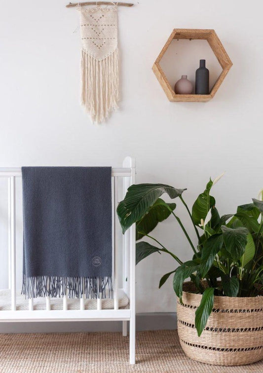 MoodCompanyNL - Babydekentje Donker Grijs - 75x110 - Lamswol - TBCo Scotland - 5055603599302