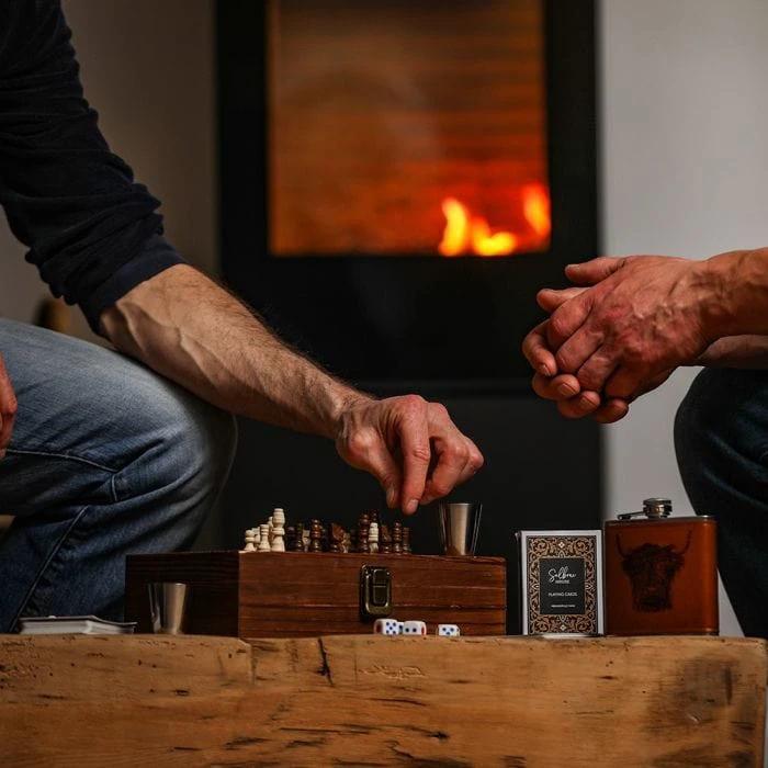 Game Set met Heupfles Schotse Hooglander - Top Cadeau - Selbrae House Scotland by MoodCompanyNL