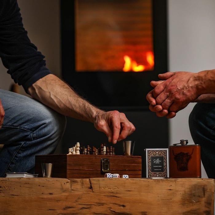 MoodCompanyNL - Game Set met Heupfles Schotse Hooglander - Top Cadeau - Selbrae House Scotland - 5061040753115