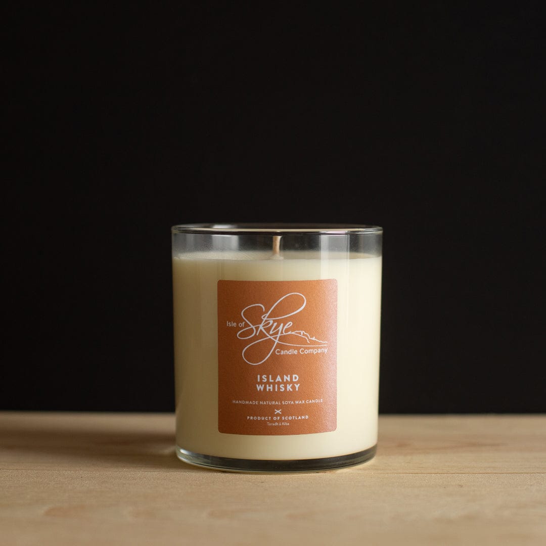 MoodCompanyNL - Geurkaars Island Whisky Large - 45 uur - Sojawas - Isle of Skye Candle - 5060346382661