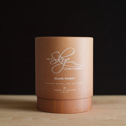 MoodCompanyNL - Geurkaars Island Whisky Large - 45 uur - Sojawas - Isle of Skye Candle - 5060346382661