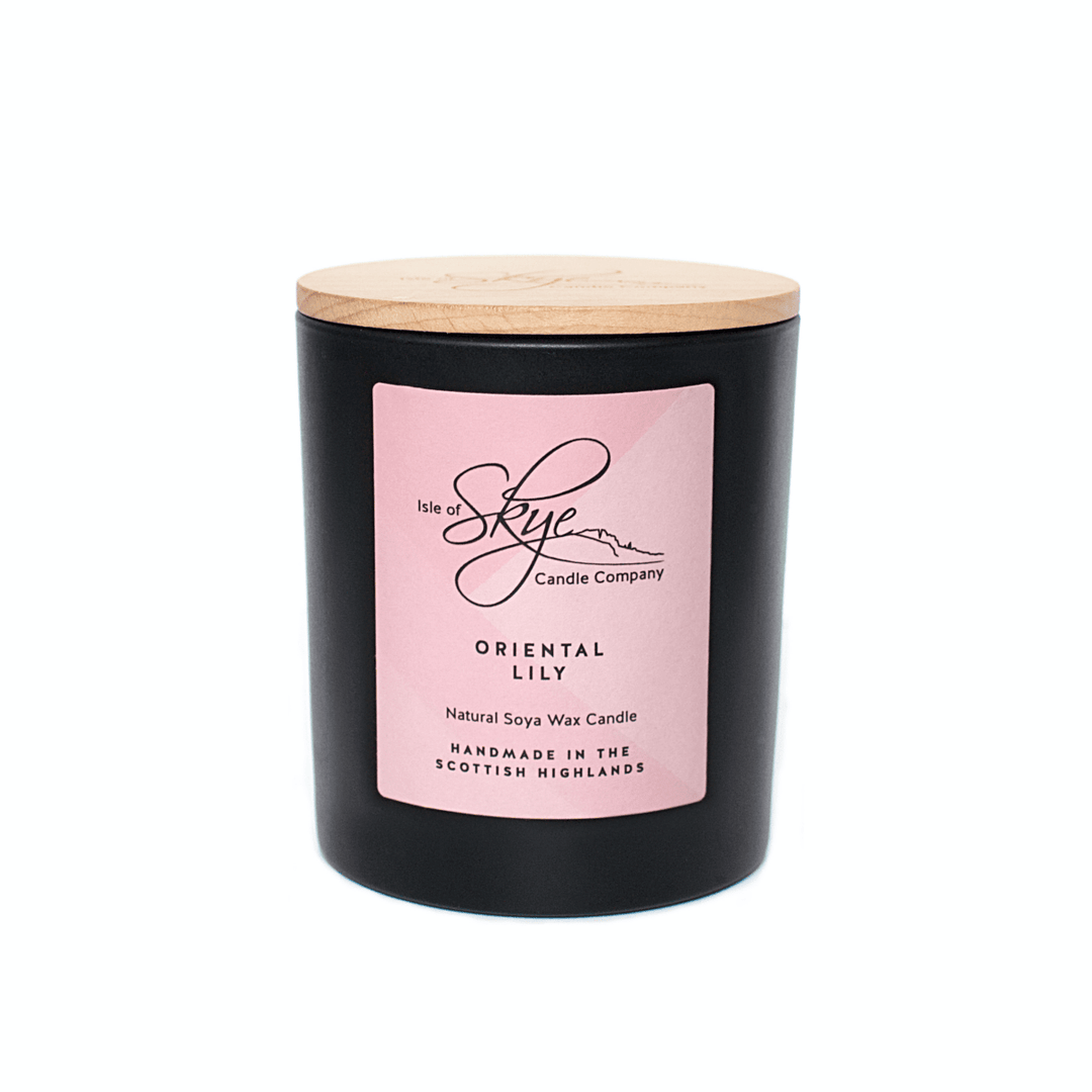 MoodCompanyNL - Geurkaars Oosterse Lelie (Oriental Lily) Large - 45 uur - Sojawas - Isle of Skye Candle - 5060346380469