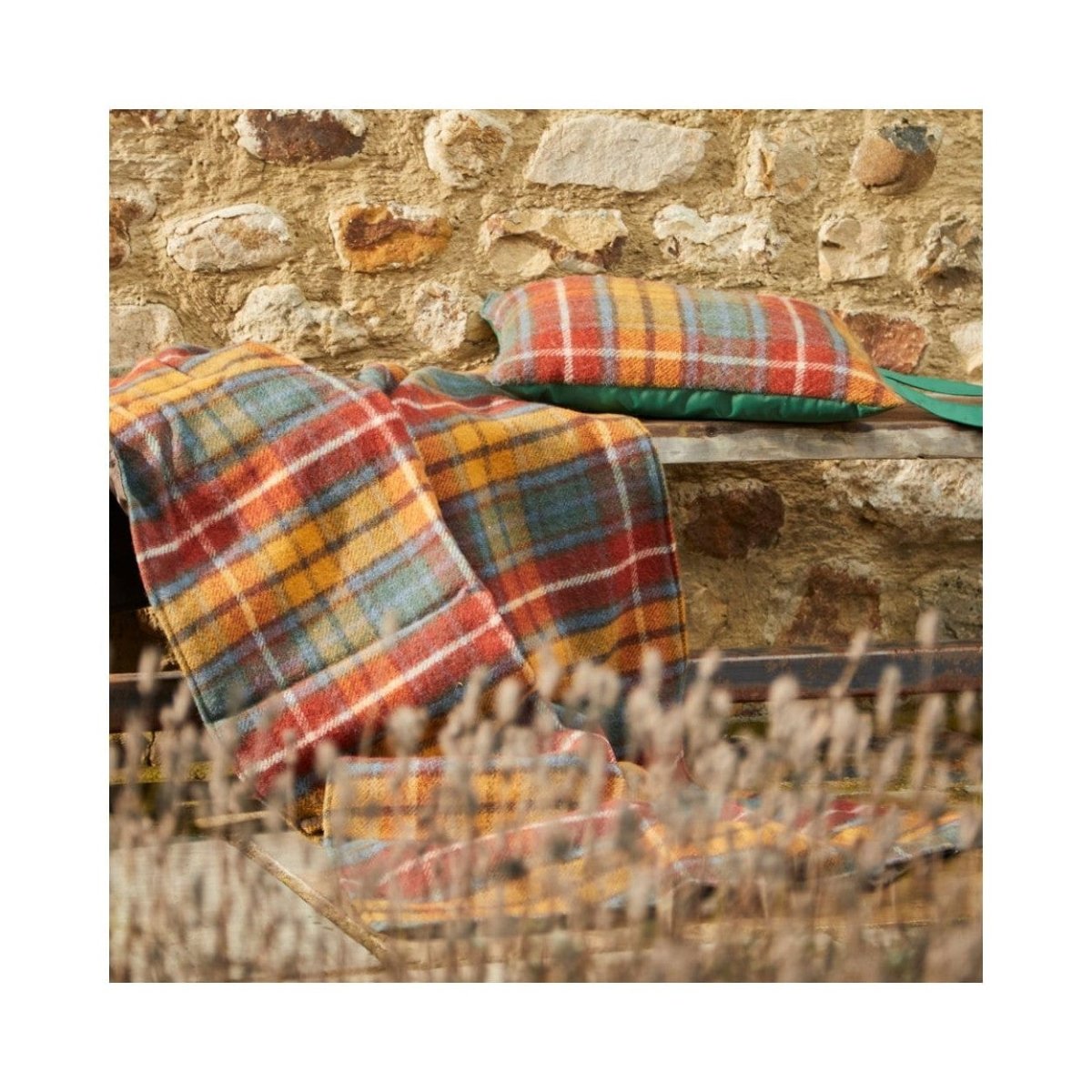 MoodCompanyNL - Picknickkleed Eventer Tartan Antique Buchanan - Waterdicht - 137x170cm - Tweedmill - 5060674574110