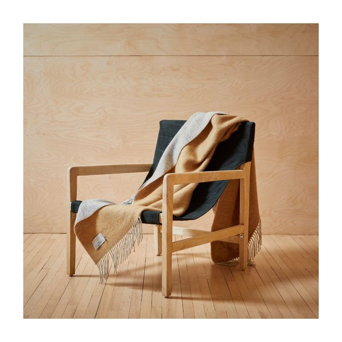 MoodCompanyNL - Plaid Dartmoor Bruin en Grijs (Dessert Brown) - voor en achterzijde verschillend - 150x183 - Nieuw Wol - Tweedmill UK - 5060958300701