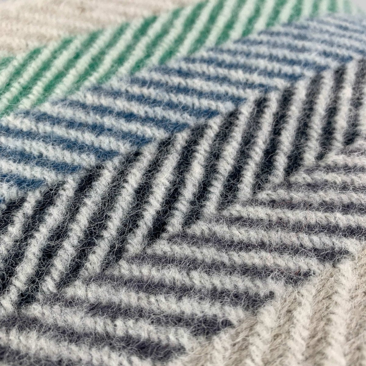 MoodCompanyNL - Plaid Gestreept Blauw en Groen (Riverland Green and Blue) - 150x183 - Nieuw Wol - Tweedmill UK - 5060674578873