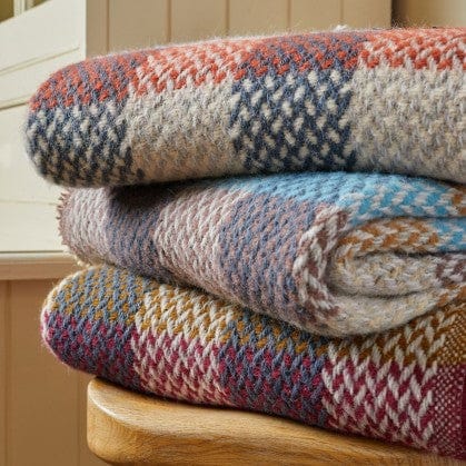 MoodCompanyNL - Plaid Op goed geluk Celtic weefpatroon - Gerecycled Wol - 120x150cm - Tweedmill UK - 5060674574882