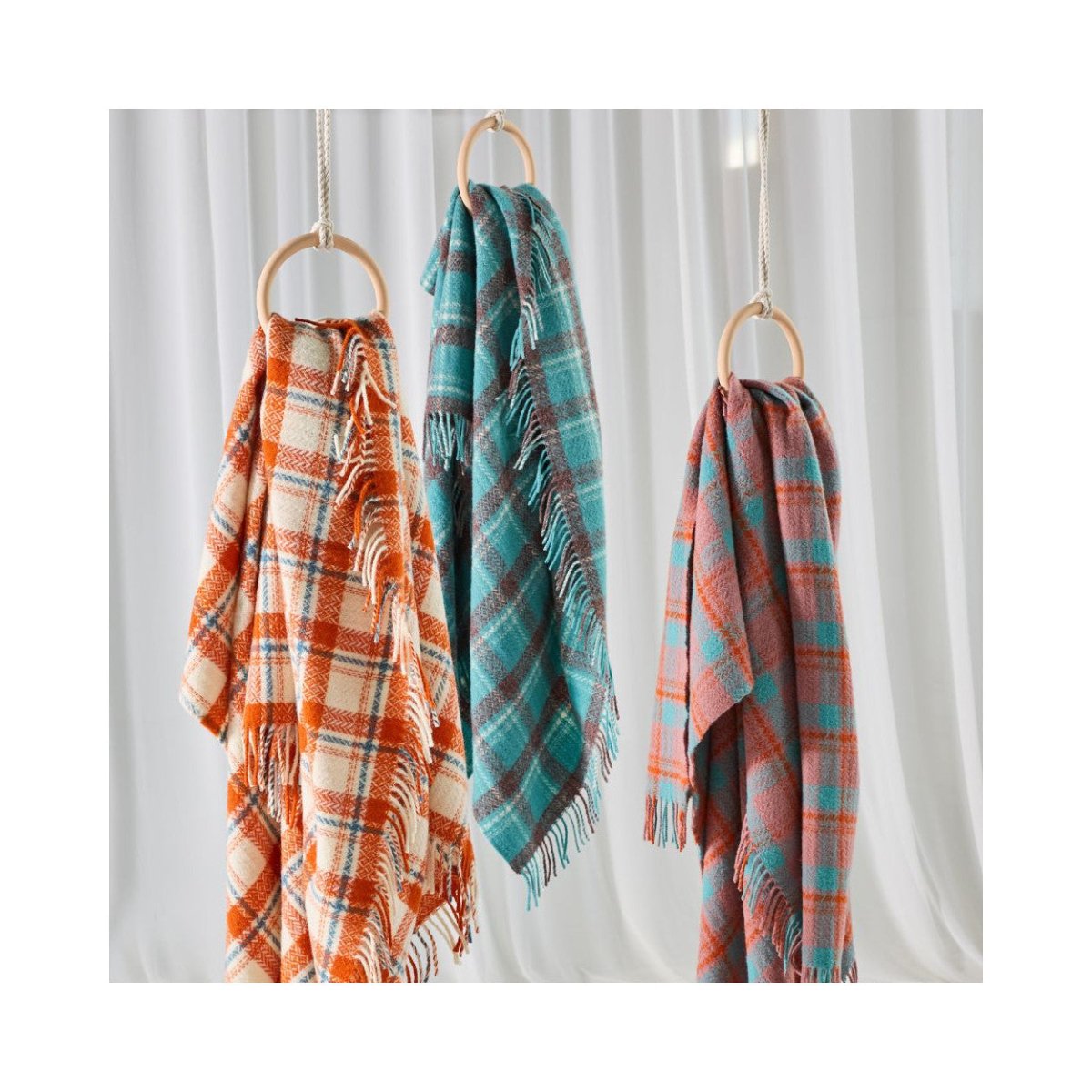 Mood Company - Plaid Trio Check Llwyd Oranje-Wit - 150x183 - Nieuw Wol - Tweedmill UK - 5060958308257