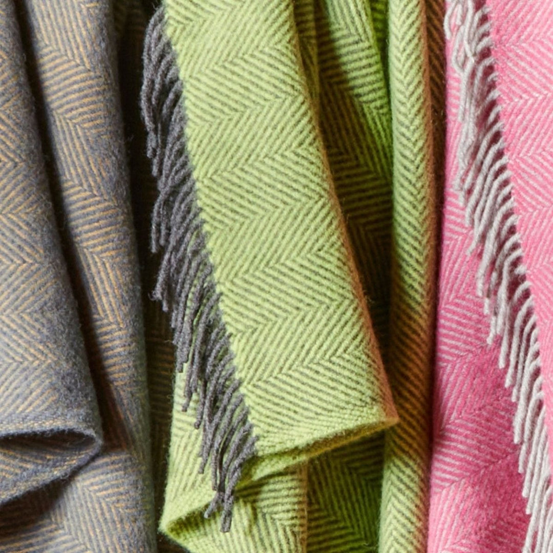 MoodCompanyNL - Plaid Visgraat Heldergroen met Donkergrijs - 150x183 - Nieuw Wol - Tweedmill UK - 5060958302804