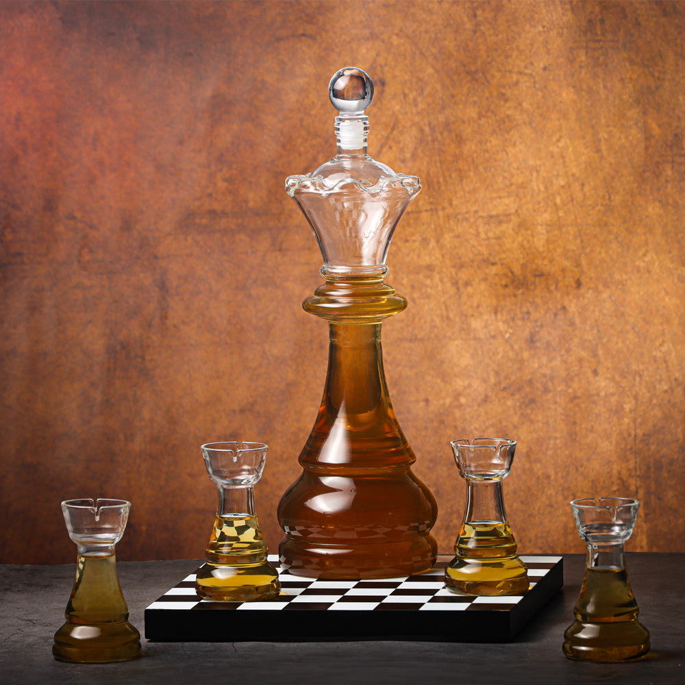 Schaak karaf set met koningin-karaf, 4 toren-shotglazen en schaakbord - Bar Originale by MoodCompanyNL