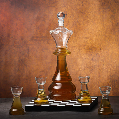 Schaak karaf set met koningin-karaf, 4 toren-shotglazen en schaakbord - Bar Originale by MoodCompanyNL