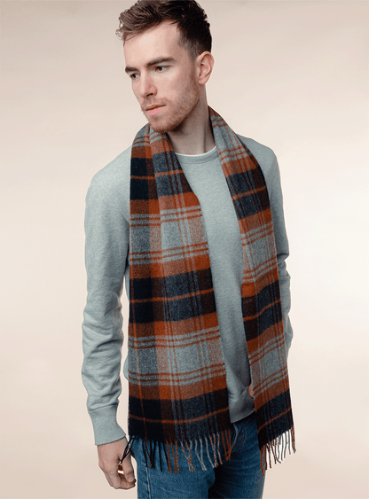 MoodCompanyNL - Sjaal Briggate Blauw Roestbruin - rood (Navy - Rust) - Meriono Lamswol - 25 x 190 - Bronte by Moon Scotland - 6095638623695