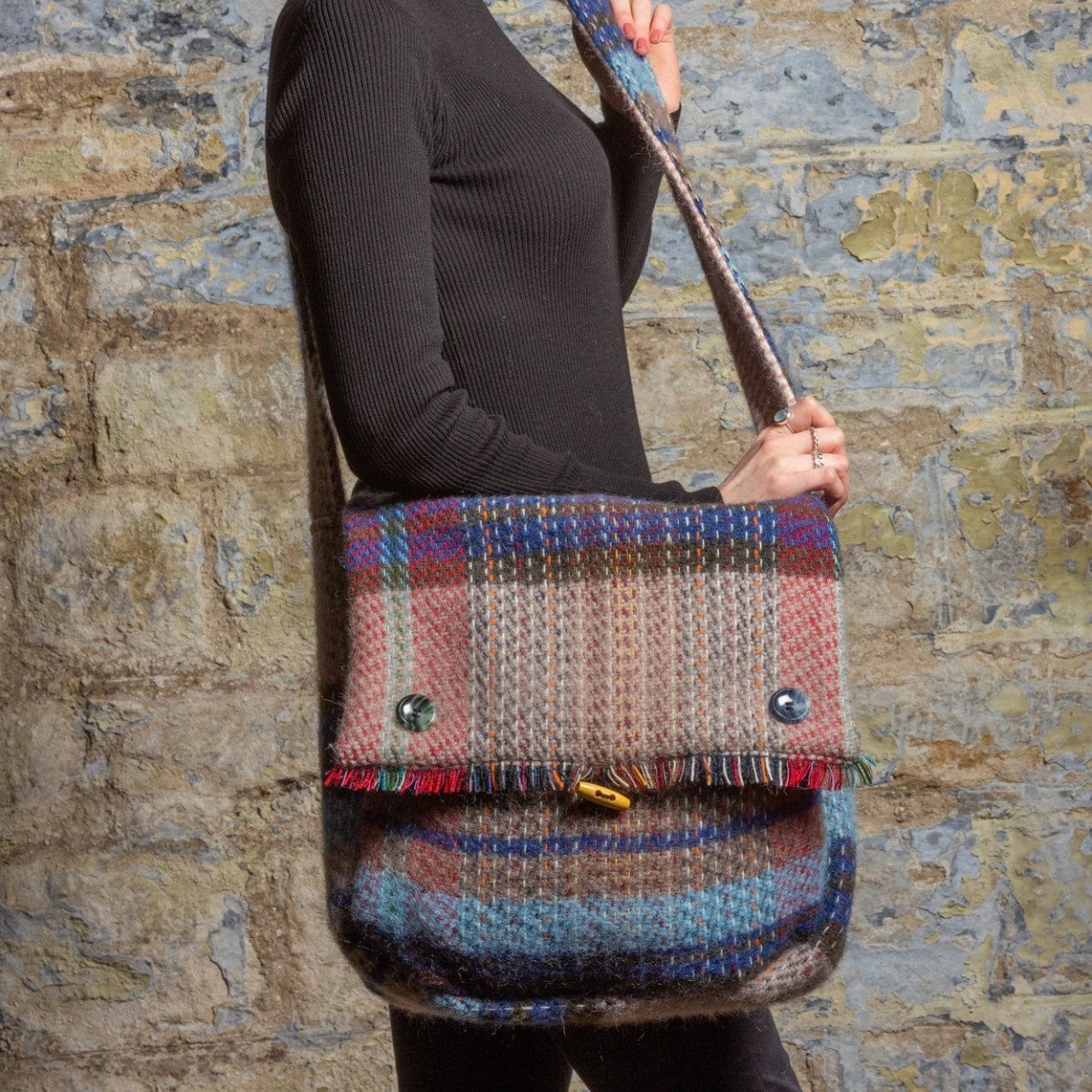 MoodCompanyNL - Unieke Schoudertas van gerecyled materiaal - 5060067701642