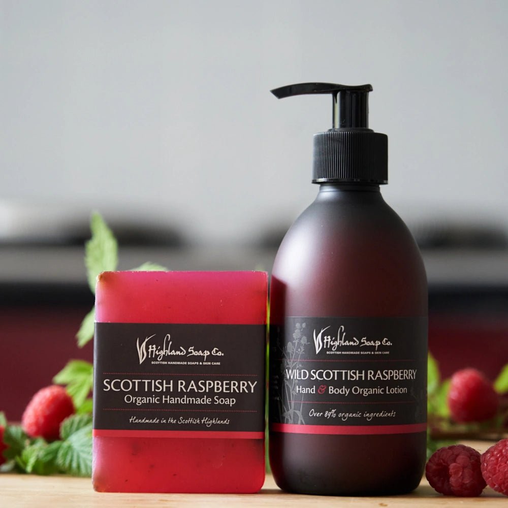 MoodCompanyNL - Wild Scottish Raspberry – Fruitig & Zoet - Biologische Hand - & Bodylotion 300ml - 5060614510031